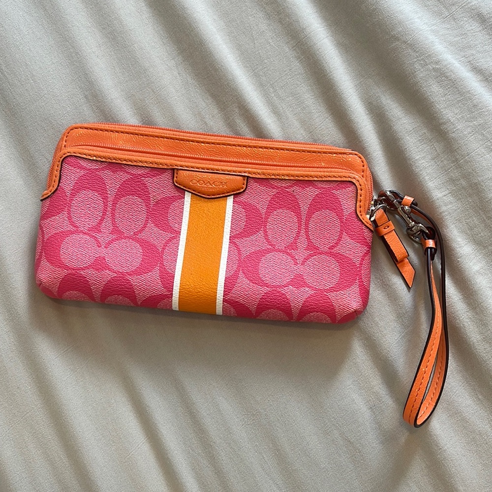 COPY - Coach wristlet
